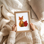 Fuchs aus Herbstblättern Botanisches Poster – Mockup: Poster im Babyzimmer am Bett