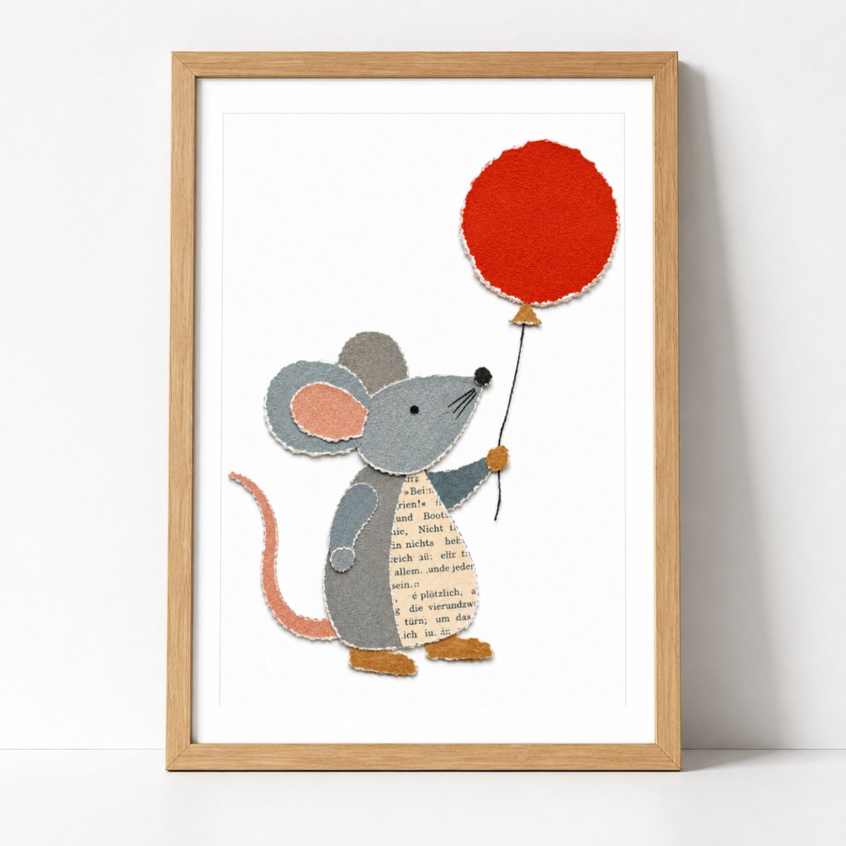 Maus mit Luftballon Papier-Collage Poster – Mockup: Poster gerahmt an der Wand