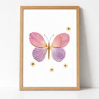 Schmetterling aus Blüten Botanisches Poster – Mockup: Poster gerahmt an der Wand
